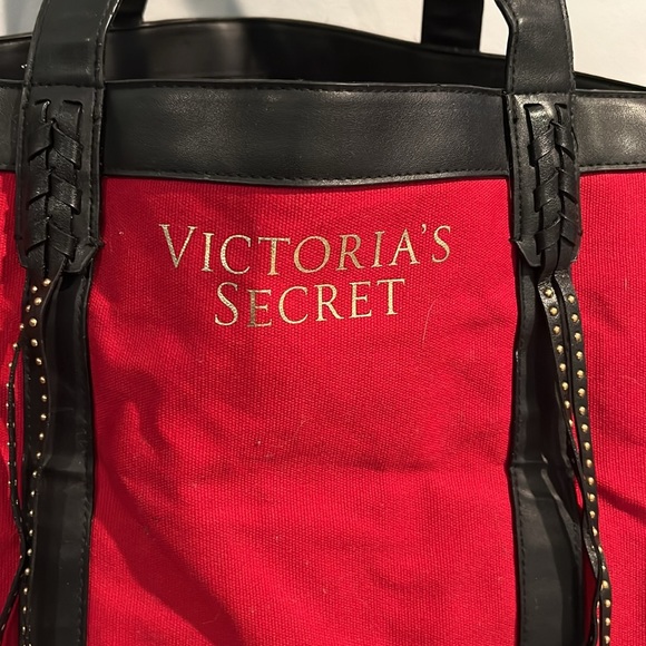 VICTORIAS SECRET LARGE RED OPEN TOTE FRINGES - Picture 4 of 13